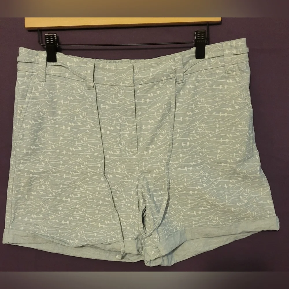 Talbots Light Blue Patterned Front Tie Cotton Women Shorts. Size 10